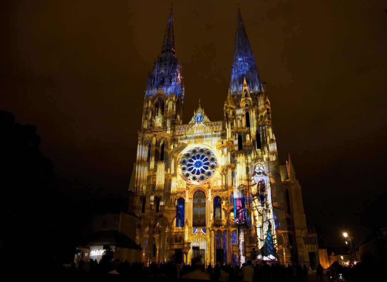 B&B Hôtel Chartres Centre Cathédrale Exterior foto